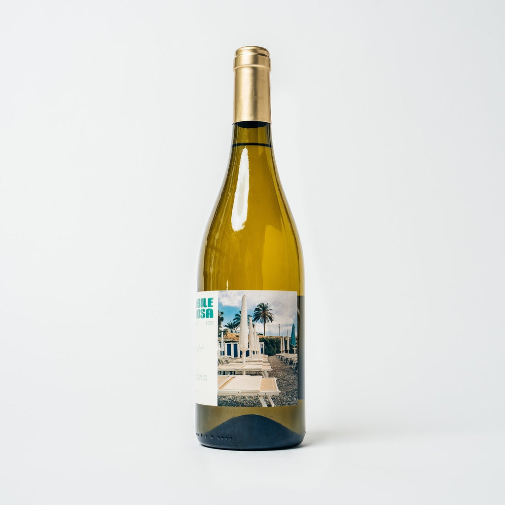 Amabile di Rosa Bianco bottle, close studio shot